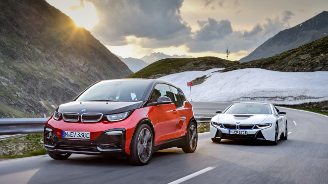 Обои картинки фото bmw i3s and i8 2018, автомобили, bmw, i3s, i8, 2018