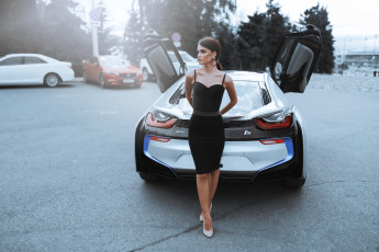Картинка брюнетка+и+bmw+i8 автомобили -авто+с+девушками электрокар bmw брюнетка обтягивающее платье женщины уличное черным платьем с автомобилями высокие каблуки