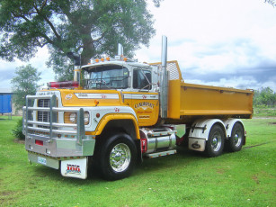 Картинка автомобили mack