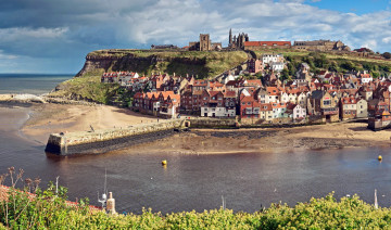 Картинка англия уитби города панорамы причал река дома