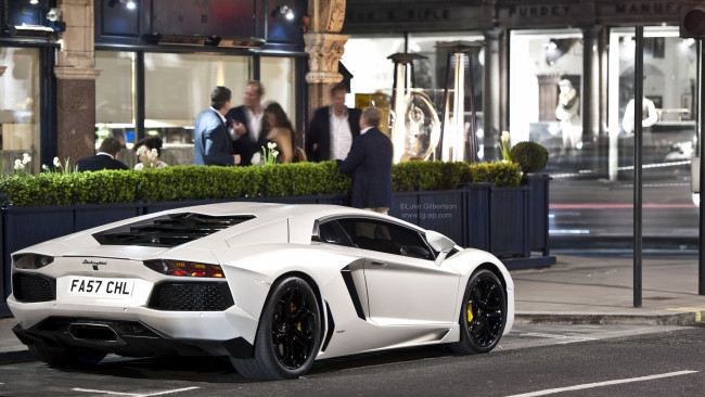 Обои картинки фото lamborghini, aventador, автомобили, автомобиль, стиль, изящество, скорость, мощь