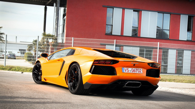 Обои картинки фото lamborghini, aventador, автомобили, автомобиль, стиль, изящество, мощь, скорость