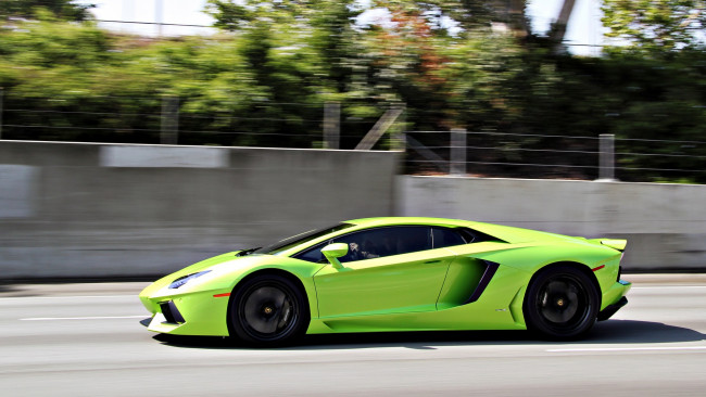 Обои картинки фото lamborghini, aventador, автомобили, стиль, автомобиль, изящество, мощь, скорость