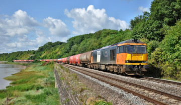 Картинка техника поезда железная дорога цистерны грузовой состав рельсы локомотив станция