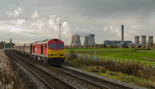 Обои картинки фото техника, поезда, локомотив, вагоны, рельсы, железная, дорога, грузовой, состав