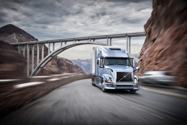 Обои картинки фото volvo, автомобили, trucks, швеция, aktiebolaget, легковые, грузовые