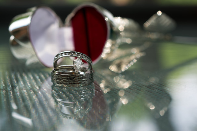 Обои картинки фото разное, украшения,  аксессуары,  веера, макро, блеск, кольцо, драгоценность