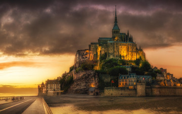 Картинка города крепость+мон-сен-мишель+ франция крепость