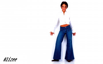 обоя музыка, alizee, джинсы, улыбка, рубашка, брюнетка, певица