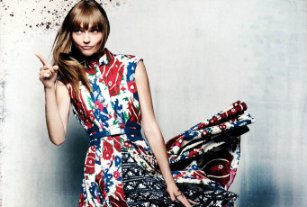 Картинка девушки саша+пивоварова модель платье