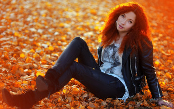 Картинка девушки -+рыжеволосые+и+разноцветные девушка огненная осень солнце лучи причёска листва свечение светится модель рыжеволосая красотка красавица флирт стройная фигура сексуальная секси поза взгляд макияж