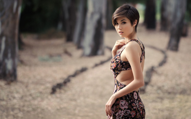 Обои картинки фото giorgia soleri, девушки, giorgia, soleri, италия, итальянка, макияж, татуировка, тату, девушка, модель, брюнетка, красотка, поза, флирт, стройная, сексуальная, фигура