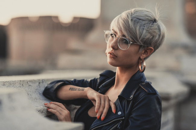 Обои картинки фото giorgia soleri, девушки, giorgia, soleri, девушка, италия, итальянка, лицо, портрет, модель, блондинка, красотка, поза, флирт, стройная, сексуальная, фигура