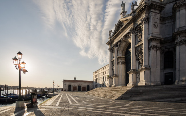 Обои картинки фото города, венеция , италия, здание, архитектура, небо, облака, венеция, площадь, набережная