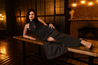 Картинка сексуальная+девушка девушки -+брюнетки +шатенки девушка женщина брюнетка темноволосая сексуальная модель звезда позирует разная обувь верхняя стильная одежда нижнее эротическое бельё трусы лифчик колготки чулки аксессуары макияж и множество элементов на фотографии