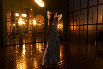 Картинка сексуальная+девушка девушки -+брюнетки +шатенки девушка женщина брюнетка темноволосая сексуальная модель звезда позирует разная обувь верхняя стильная одежда нижнее эротическое бельё трусы лифчик колготки чулки аксессуары макияж и множество элементов на фотографии