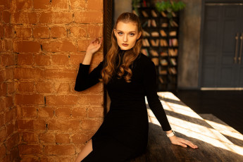 Картинка сексуальная+девушка девушки -+брюнетки +шатенки девушка женщина шатенка темноволосая сексуальная модель звезда позирует разная обувь верхняя стильная одежда нижнее эротическое бельё трусы лифчик колготки чулки аксессуары макияж и множество элементов на фотографии