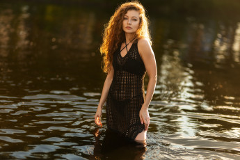 обоя сексуальная девушка, девушки, - брюнетки,  шатенки, девушка, женщина, шатенка, темноволосая, сексуальная, модель, звезда, позирует, разная, обувь, верхняя, стильная, одежда, нижнее, эротическое, бельё, трусы, лифчик, колготки, чулки, аксессуары, макияж, и, множество, элементов, на, фотографии