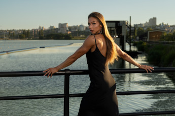 обоя сексуальная девушка, девушки, - брюнетки,  шатенки, девушка, женщина, шатенка, темноволосая, сексуальная, модель, звезда, позирует, разная, обувь, верхняя, стильная, одежда, нижнее, эротическое, бельё, трусы, лифчик, колготки, чулки, аксессуары, макияж, и, множество, элементов, на, фотографии