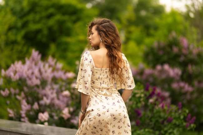 Обои картинки фото сексуальная девушка, девушки, - брюнетки,  шатенки, девушка, женщина, шатенка, темноволосая, сексуальная, модель, звезда, позирует, разная, обувь, верхняя, стильная, одежда, нижнее, эротическое, бельё, трусы, лифчик, колготки, чулки, аксессуары, макияж, и, множество, элементов, на, фотографии