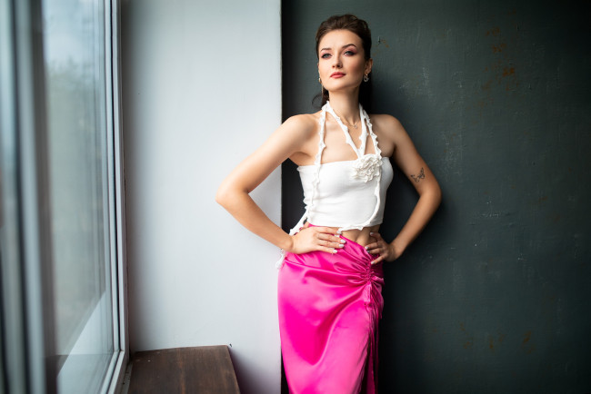 Обои картинки фото сексуальная девушка, девушки, - брюнетки,  шатенки, девушка, женщина, брюнетка, темноволосая, сексуальная, модель, звезда, позирует, разная, обувь, верхняя, стильная, одежда, нижнее, эротическое, бельё, трусы, лифчик, колготки, чулки, аксессуары, макияж, и, множество, элементов, на, фотографии