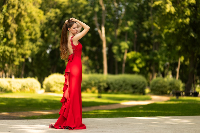 Обои картинки фото сексуальная девушка, девушки, - брюнетки,  шатенки, девушка, женщина, шатенка, темноволосая, сексуальная, модель, звезда, позирует, разная, обувь, верхняя, стильная, одежда, нижнее, эротическое, бельё, трусы, лифчик, колготки, чулки, аксессуары, макияж, и, множество, элементов, на, фотографии