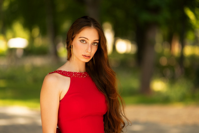 Обои картинки фото сексуальная девушка, девушки, - лица,  портреты, девушка, женщина, шатенка, темноволосая, сексуальная, модель, звезда, позирует, разная, обувь, верхняя, стильная, одежда, нижнее, эротическое, бельё, трусы, лифчик, колготки, чулки, аксессуары, макияж, и, множество, элементов, на, фотографии