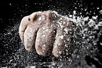 Картинка разное руки кулак снег