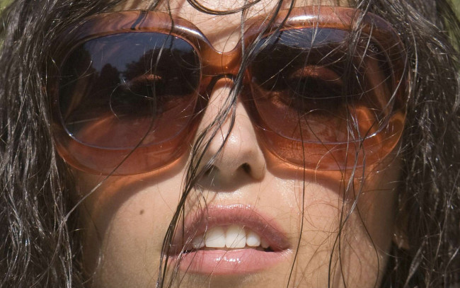 Обои картинки фото Yolanthe Cabau van Kasbergen, девушки, очки