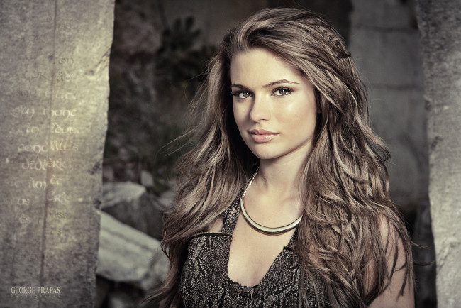 Обои картинки фото Marie Grozdanova, девушки, волосы, улыбка, взгляд