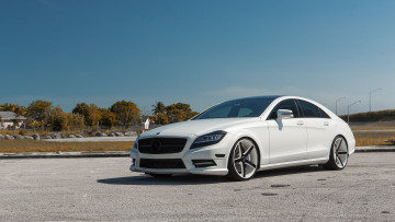 Картинка автомобили mercedes-benz mercedes cls 550 белый тюнинг