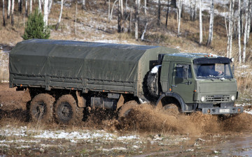 Картинка автомобили камаз брызги