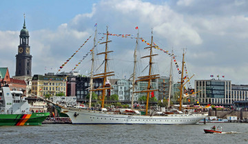 Картинка корабли парусники причал гавань