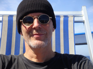 Картинка мужчины -+unsort очки шапочка