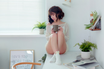 Картинка девушки -+азиатки азиатка девушка модель брюнетка красотка красавица флирт стройная фигура сексуальная секси поза взгляд макияж