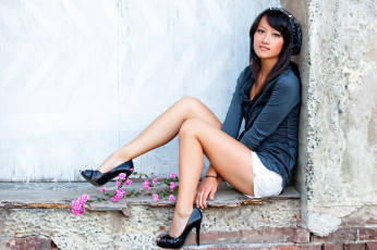 Картинка девушки -+азиатки азиатка девушка модель брюнетка красотка красавица флирт стройная фигура сексуальная секси поза взгляд макияж