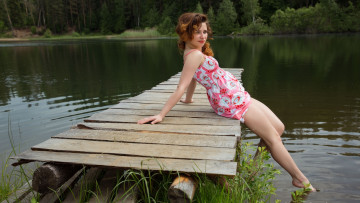 Картинка девушки -+рыжеволосые+и+разноцветные причал озеро девушка лето сарафан foxy a