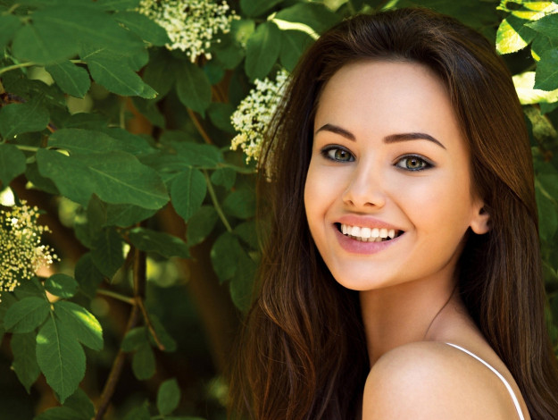 Обои картинки фото девушки, - брюнетки,  шатенки, весна, цветение