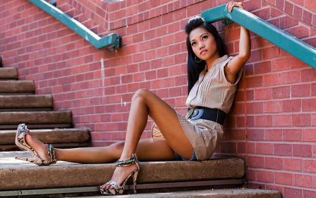 Обои картинки фото девушки, - азиатки, азиатка, девушка, модель, брюнетка, красотка, красавица, флирт, стройная, фигура, сексуальная, секси, поза, взгляд, макияж