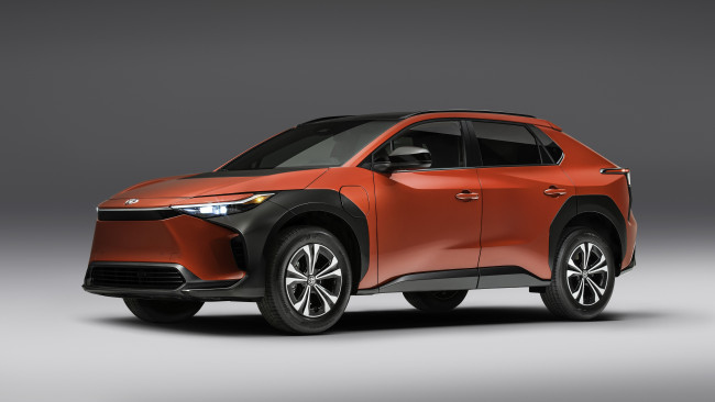 Обои картинки фото 2023 toyota bz4x xle, автомобили, toyota, bz4x, xle, кроссовер, студия, тойота