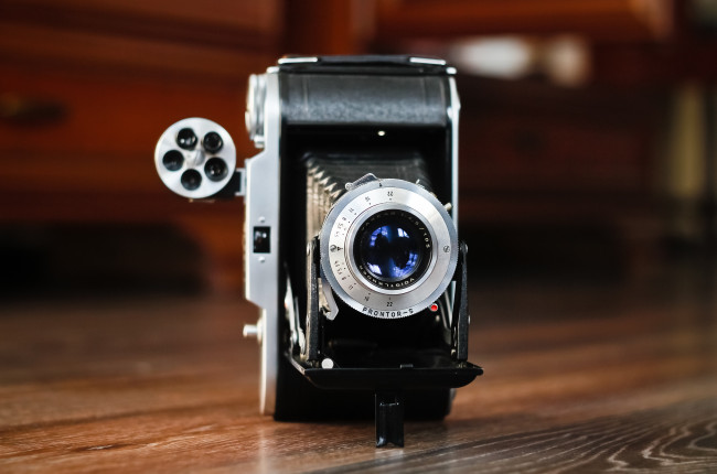 Обои картинки фото бренды, бренды фотоаппаратов , разное, фотокамера, однообъективная, зеркальная, камера, винтаж, ретро