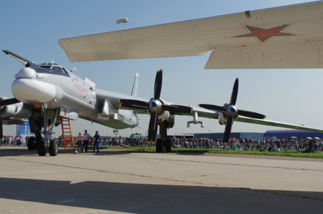 Обои картинки фото авиация, боевые самолёты, турбовинтовой, стратегический, бомбардировщик, ракетоносец, ту95, краснoярск