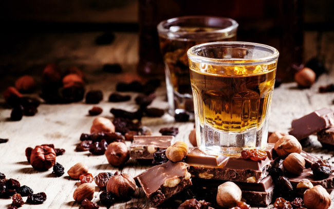 Обои картинки фото еда, напитки, шоколад, стакан, ром, алкоголь