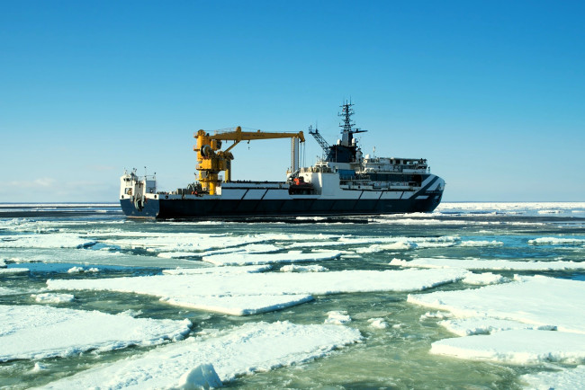 Обои картинки фото корабли, другое, корабль, кран, лед, море
