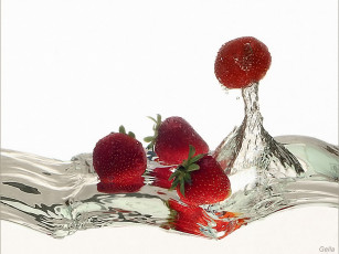 Картинка gella1 выскочка еда клубника земляника