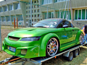 Картинка автомобили выставки уличные фото