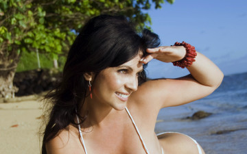 Картинка Denise+Milani девушки   браслет улыбка