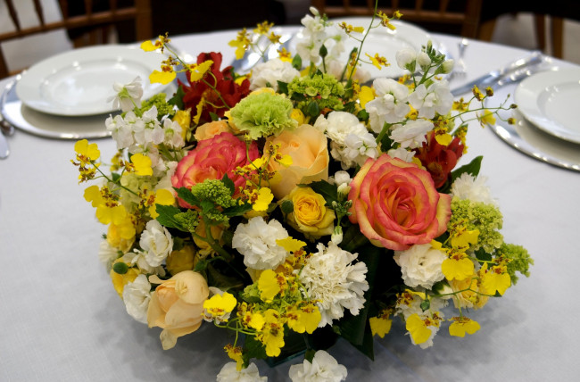 Обои картинки фото цветы, букеты, композиции, розы, гвоздики, орхидеи