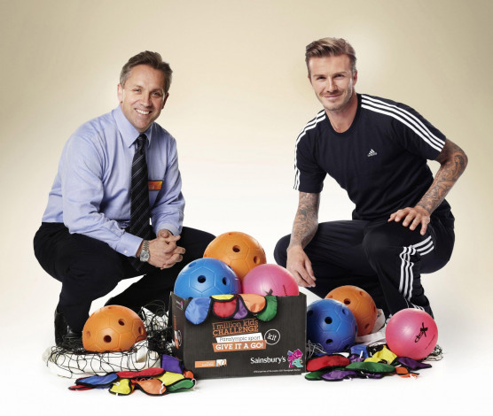 Обои картинки фото david, beckham, мужчины, реклама, дэвид, мячи