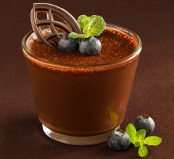 Картинка еда мороженое +десерты голубика шоколадный мусс